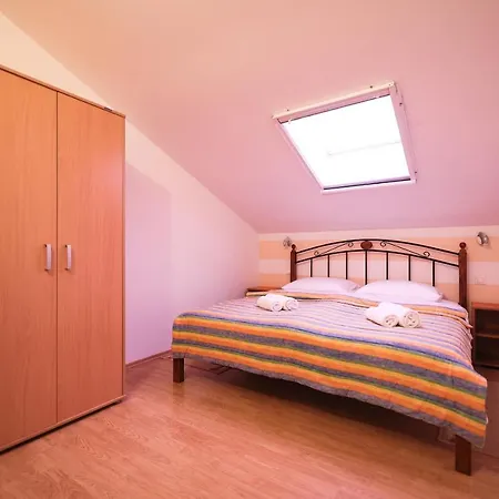 Veronika Apartment *