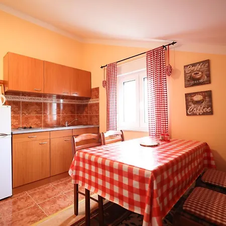 Veronika Apartment *