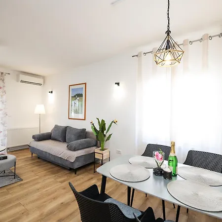 Silver Luxury Apartments By Adex Travel Appartement