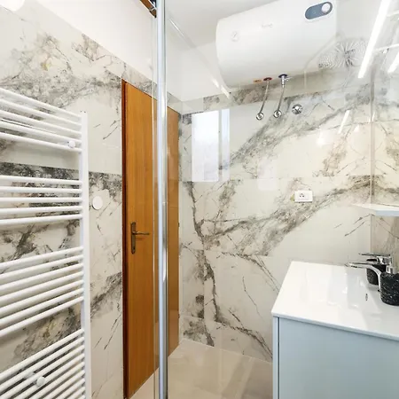 Silver Luxury By Adex Travel Apartmán