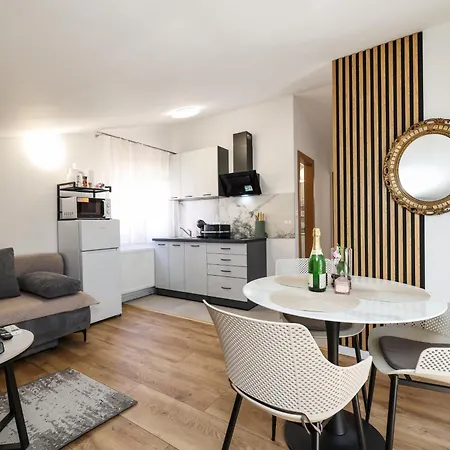 Silver Luxury By Adex Travel Apartmán *